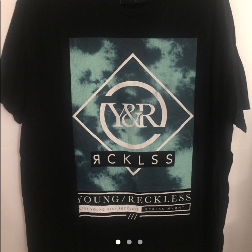 Young and reckless tee great condition🙌🏻